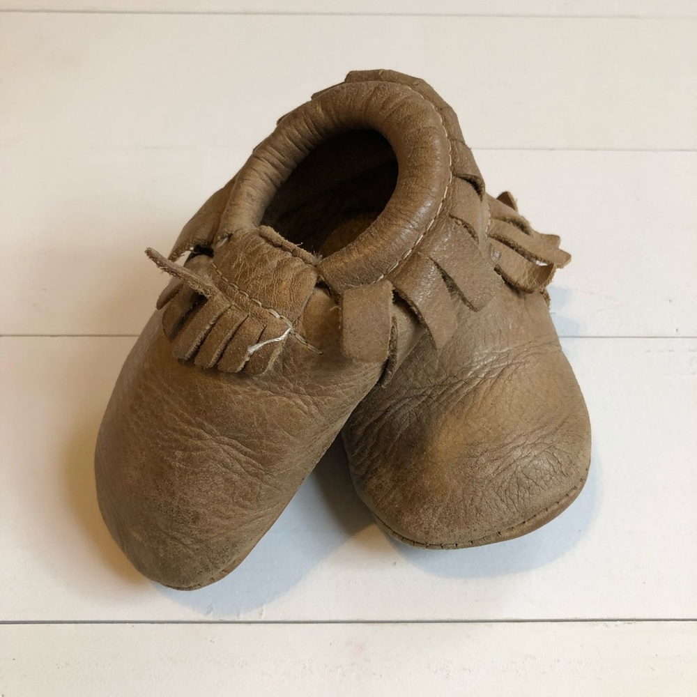 Freshly Picked Moccasins weathered brown size 4
